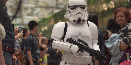 STAR WARS : La force s’est réveillée dans un aéroport de Singapour !