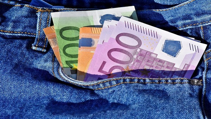 Leboncoin : 180 000 euros oubliés dans une commode