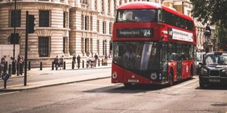 Royaume-Uni : le fabricant des bus rouges à deux étages trouve un repreneur
