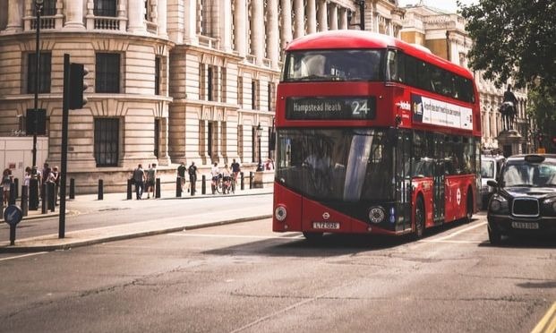 Royaume-Uni : le fabricant des bus rouges à deux étages trouve un repreneur