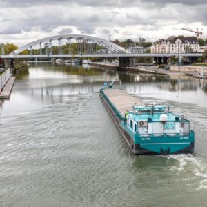 Strasbourg : un modèle de livraison verte par voie fluviale puis vélos électriques attire l’attention