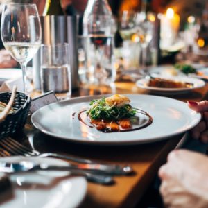 Coronavirus : les restaurants restent ouverts en zone d’alerte maximale avec un protocole renforcé