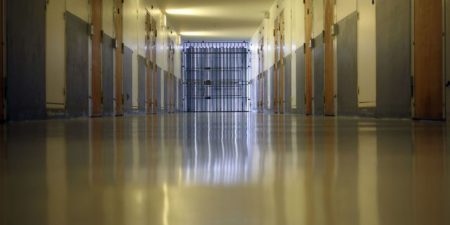 France : vague de contaminations au coronavirus dans les prisons