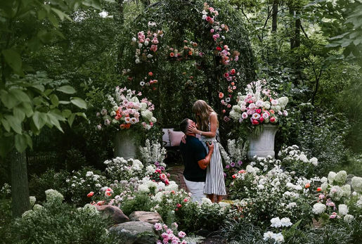 Taylor Swift et Travis Kelce officialisent leurs fiançailles